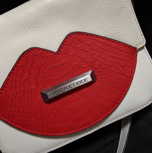 Kendall & Kylie Bag - Picture 2 of 5